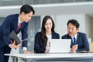 システム開発の工程を徹底解説！ウォーターフォールとアジャイルの違いとは？